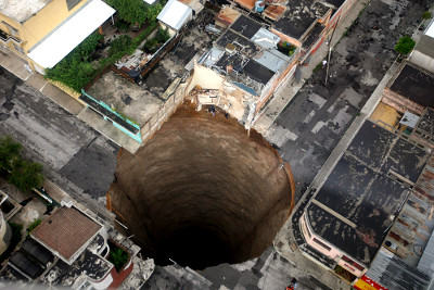 files/Karstique/massive-guatemala-sinkhole-2010_400x267.jpg